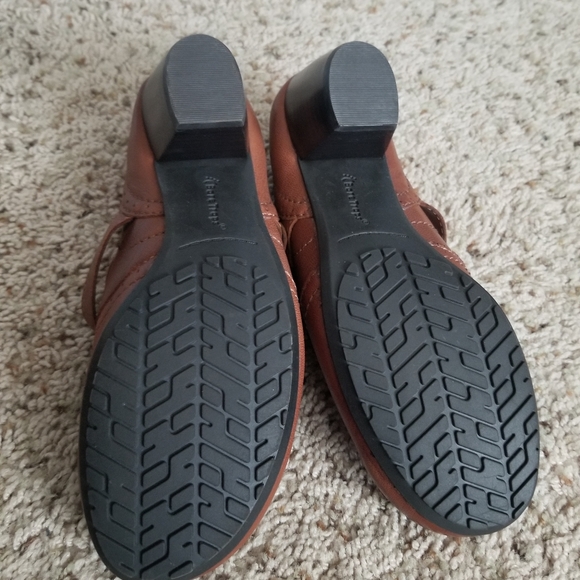 BareTraps Haydon Leather Heeled Booties - Picture 7 of 9